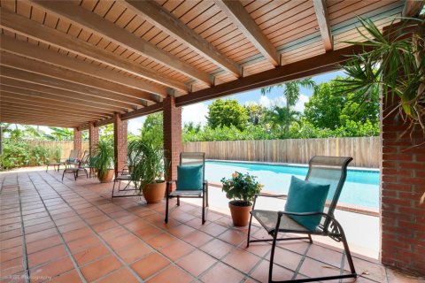 House in Miami, Florida 4 bedrooms, 184.69 sq.m. № 1818432 - photo 14