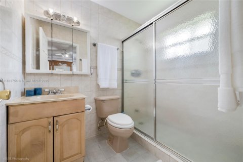 House in Miami, Florida 4 bedrooms, 184.69 sq.m. № 1818432 - photo 11