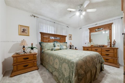 House in Miami, Florida 4 bedrooms, 184.69 sq.m. № 1818432 - photo 10