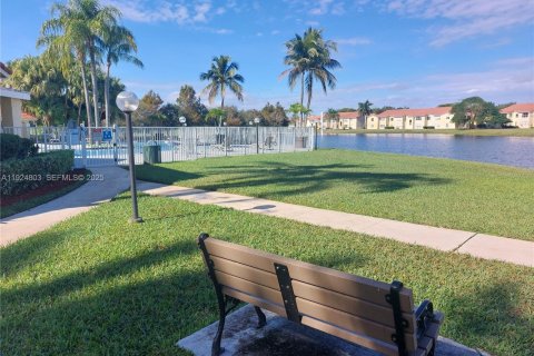 Купить кондоминиум в Санрайз, Флорида 2 спальни, 102.66м2, № 1987395 - фото 30