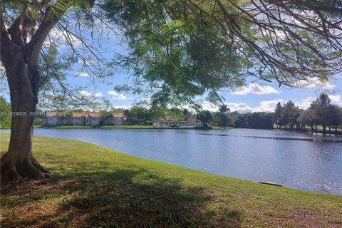 Купить кондоминиум в Санрайз, Флорида 2 спальни, 102.66м2, № 1987395 - фото 24