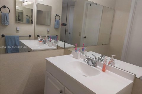 Купить кондоминиум в Санрайз, Флорида 2 спальни, 102.66м2, № 1987395 - фото 21