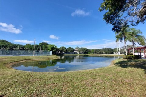 Купить кондоминиум в Санрайз, Флорида 2 спальни, 102.66м2, № 1987395 - фото 25