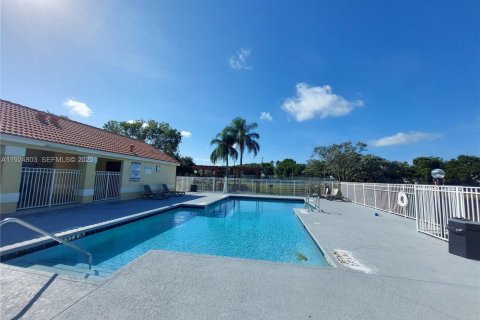 Купить кондоминиум в Санрайз, Флорида 2 спальни, 102.66м2, № 1987395 - фото 28