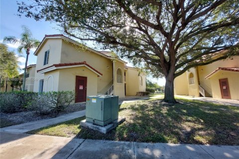 Купить кондоминиум в Санрайз, Флорида 2 спальни, 102.66м2, № 1987395 - фото 1