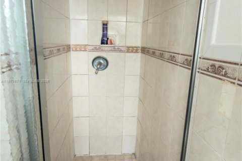 Condominio en venta en North Miami, Florida, 2 dormitorios, 97.18 m2 № 2042352 - foto 15