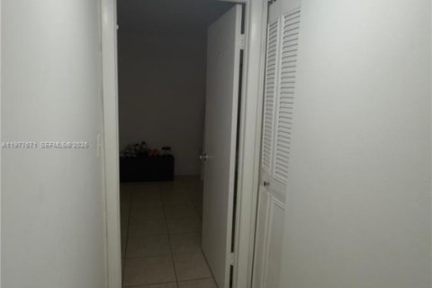Condominio en venta en North Miami, Florida, 2 dormitorios, 97.18 m2 № 2042352 - foto 17