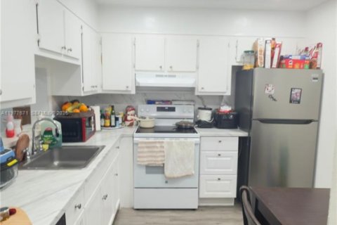 Condominio en venta en North Miami, Florida, 2 dormitorios, 97.18 m2 № 2042352 - foto 4