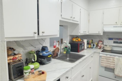 Condominio en venta en North Miami, Florida, 2 dormitorios, 97.18 m2 № 2042352 - foto 6