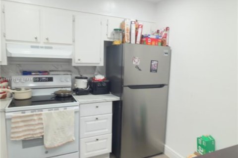 Condominio en venta en North Miami, Florida, 2 dormitorios, 97.18 m2 № 2042352 - foto 5