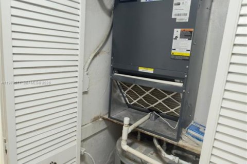 Condominio en venta en North Miami, Florida, 2 dormitorios, 97.18 m2 № 2042352 - foto 29