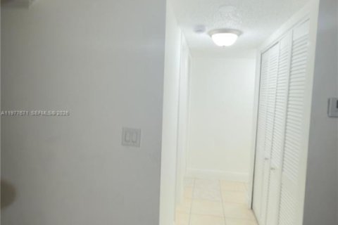 Condominio en venta en North Miami, Florida, 2 dormitorios, 97.18 m2 № 2042352 - foto 16