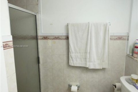 Condominio en venta en North Miami, Florida, 2 dormitorios, 97.18 m2 № 2042352 - foto 23