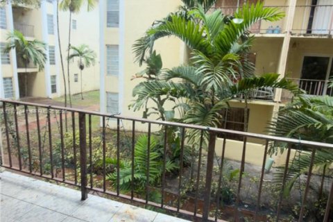 Condominio en venta en North Miami, Florida, 2 dormitorios, 97.18 m2 № 2042352 - foto 9