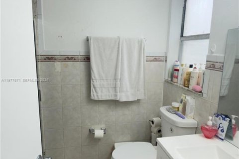 Condominio en venta en North Miami, Florida, 2 dormitorios, 97.18 m2 № 2042352 - foto 19