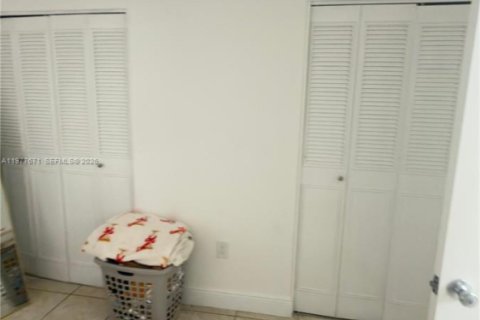 Condominio en venta en North Miami, Florida, 2 dormitorios, 97.18 m2 № 2042352 - foto 14