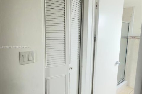 Condominio en venta en North Miami, Florida, 2 dormitorios, 97.18 m2 № 2042352 - foto 24