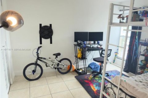 Condominio en venta en North Miami, Florida, 2 dormitorios, 97.18 m2 № 2042352 - foto 12