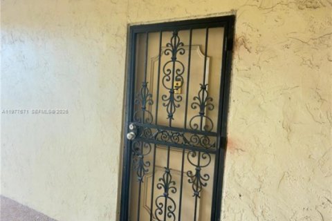 Condominio en venta en North Miami, Florida, 2 dormitorios, 97.18 m2 № 2042352 - foto 7