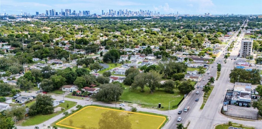 Propiedad comercial en Miami, Florida № 2019014