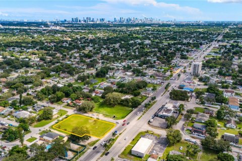 Propiedad comercial en venta en Miami, Florida № 2019014 - foto 2