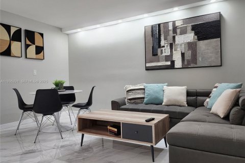 Condominio en venta en Hollywood, Florida, 2 dormitorios, 80.92 m2 № 1993383 - foto 3