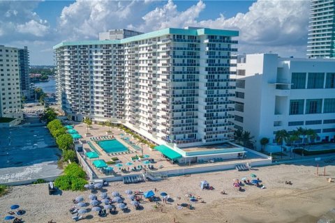 Condominio en venta en Hollywood, Florida, 2 dormitorios, 80.92 m2 № 1993383 - foto 18