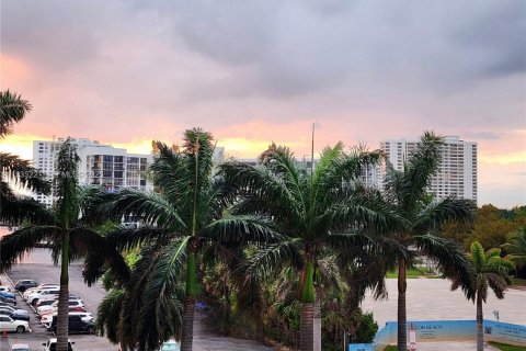 Condominio en venta en Hollywood, Florida, 2 dormitorios, 80.92 m2 № 1993383 - foto 15