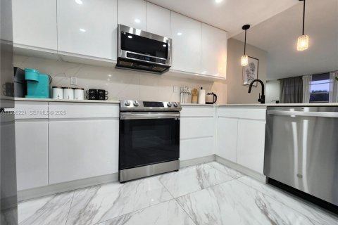 Condominio en venta en Hollywood, Florida, 2 dormitorios, 80.92 m2 № 1993383 - foto 6