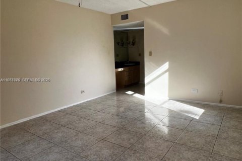 Copropriété à vendre à Lauderhill, Floride: 2 chambres, 117.06 m2 № 2022069 - photo 17