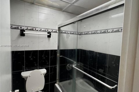 Copropriété à vendre à Lauderhill, Floride: 2 chambres, 117.06 m2 № 2022069 - photo 21