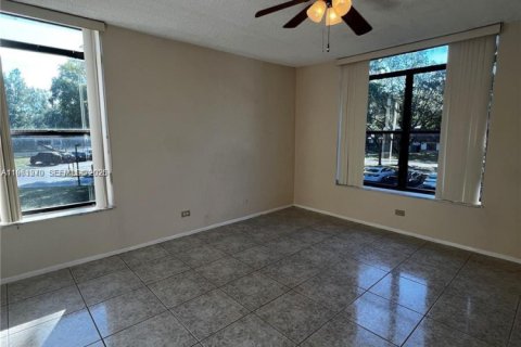 Copropriété à vendre à Lauderhill, Floride: 2 chambres, 117.06 m2 № 2022069 - photo 14