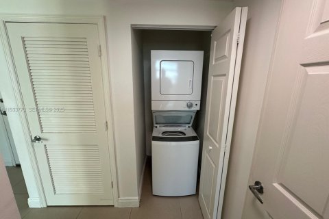 Condominio en venta en Hollywood, Florida, 2 dormitorios, 110.46 m2 № 1992375 - foto 11