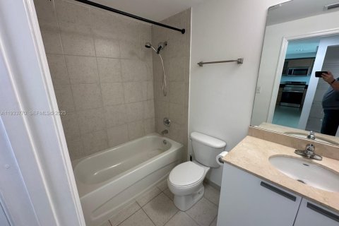 Condominio en venta en Hollywood, Florida, 2 dormitorios, 110.46 m2 № 1992375 - foto 15