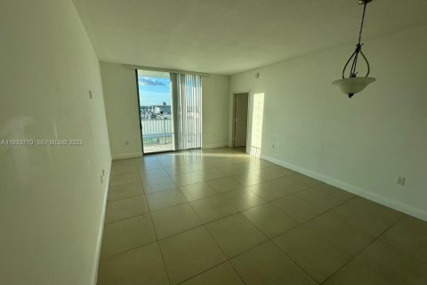 Condominio en venta en Hollywood, Florida, 2 dormitorios, 110.46 m2 № 1992375 - foto 10