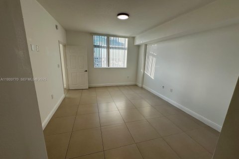 Condominio en venta en Hollywood, Florida, 2 dormitorios, 110.46 m2 № 1992375 - foto 18