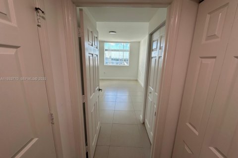 Condominio en venta en Hollywood, Florida, 2 dormitorios, 110.46 m2 № 1992375 - foto 24