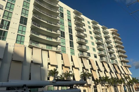 Condominio en venta en Hollywood, Florida, 2 dormitorios, 110.46 m2 № 1992375 - foto 1