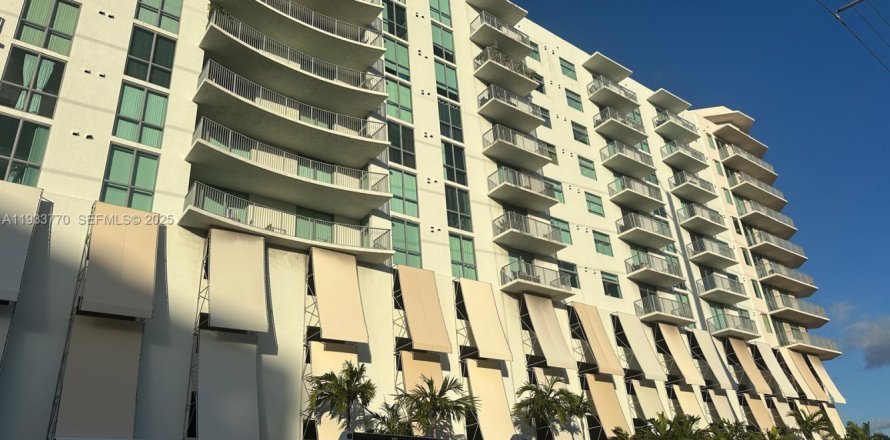 Condominio en Hollywood, Florida, 2 dormitorios  № 1992375