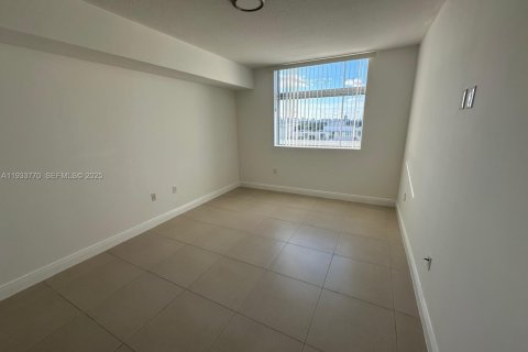 Condominio en venta en Hollywood, Florida, 2 dormitorios, 110.46 m2 № 1992375 - foto 13