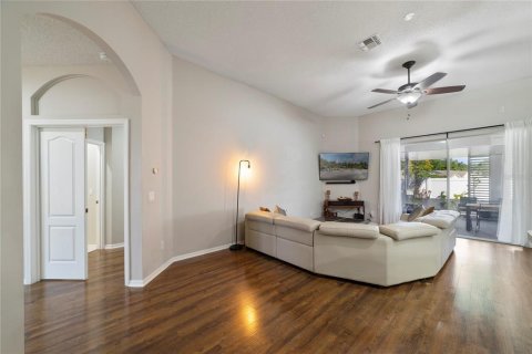 House in Orlando, Florida 4 bedrooms, 248.98 sq.m. № 2394443 - photo 5