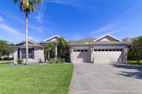 House in Orlando, Florida 4 bedrooms, 248.98 sq.m. № 2394443