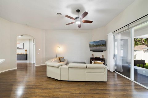 House in Orlando, Florida 4 bedrooms, 248.98 sq.m. № 2394443 - photo 6