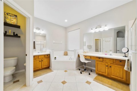 House in Orlando, Florida 4 bedrooms, 248.98 sq.m. № 2394443 - photo 19