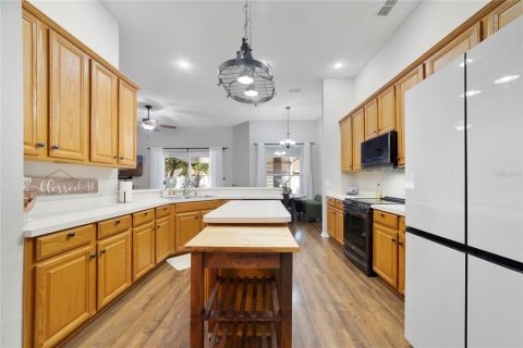 House in Orlando, Florida 4 bedrooms, 248.98 sq.m. № 2394443 - photo 11
