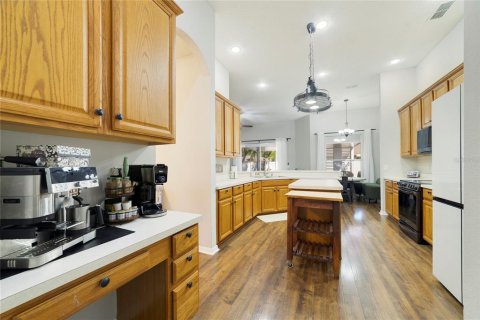 House in Orlando, Florida 4 bedrooms, 248.98 sq.m. № 2394443 - photo 10