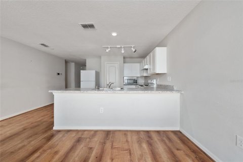 Casa en venta en Kissimmee, Florida, 4 dormitorios, 131.36 m2 № 2223662 - foto 10