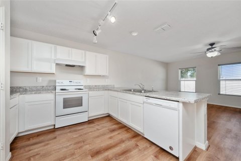 Casa en venta en Kissimmee, Florida, 4 dormitorios, 131.36 m2 № 2223662 - foto 9