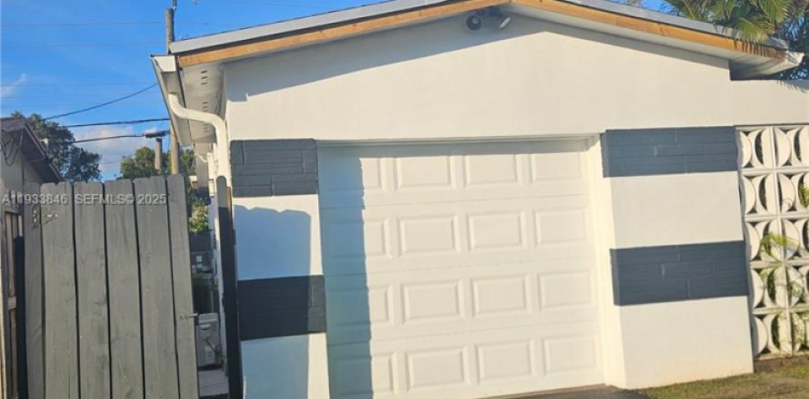 Immobilier commercial à Miramar, Floride 1 chambre, 37.16 m2 № 1992121