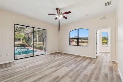 Casa en venta en Dade City, Florida, 5 dormitorios, 290.51 m2 № 2229444 - foto 17